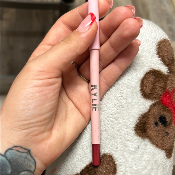 Kylie Jenner Lip Liner -403- Bite Me - Picture 1 of 12
